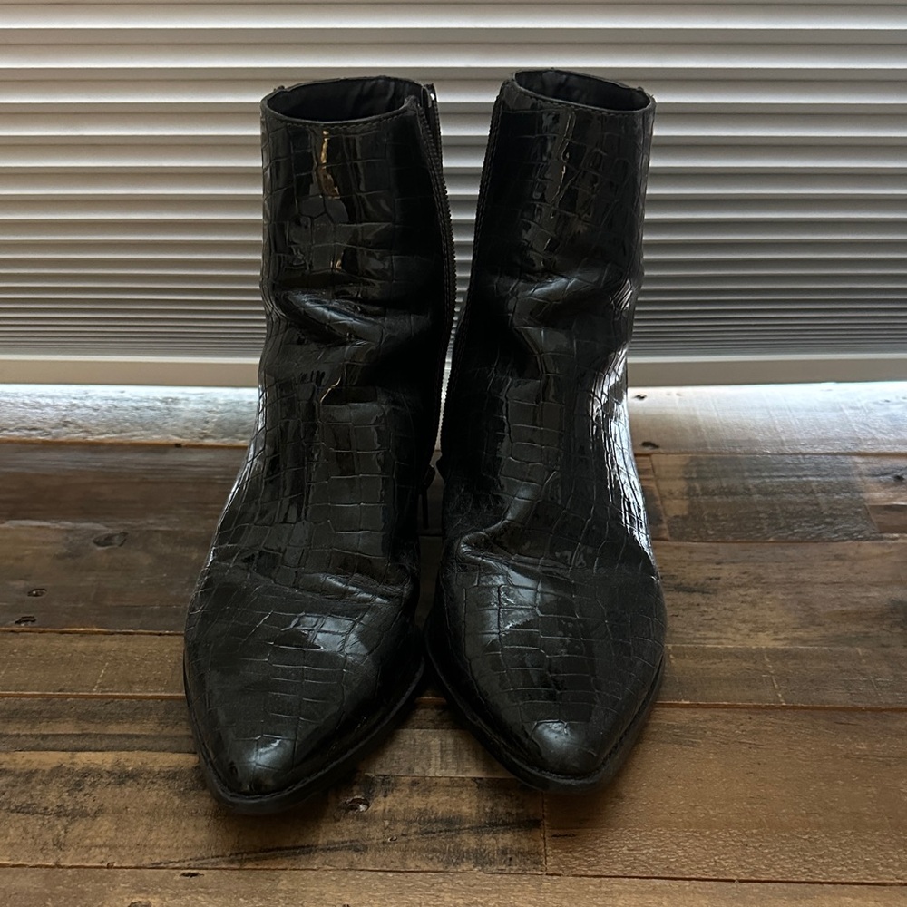 Elegant Croc-Patterned Ankle Boots